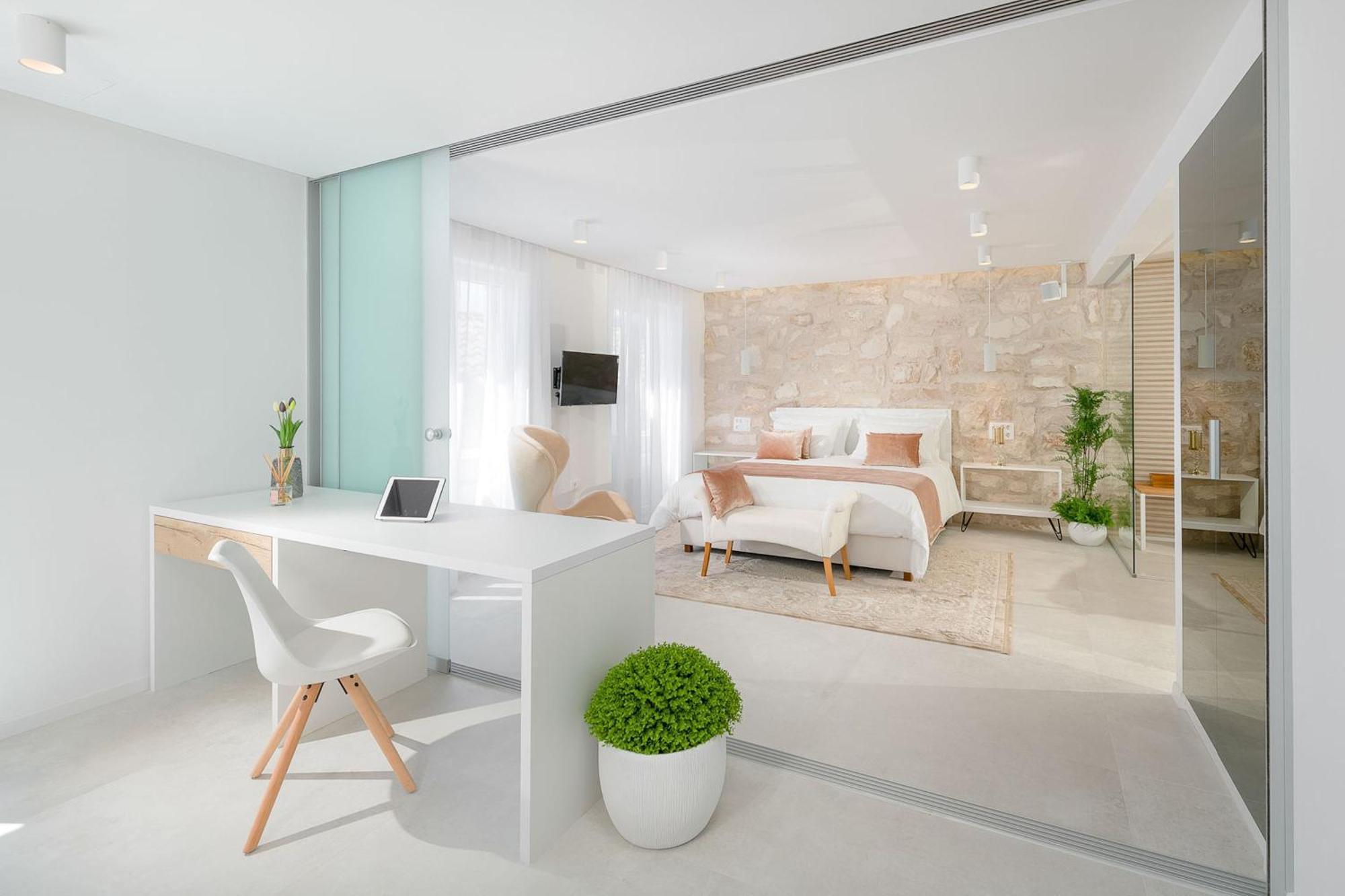 Hvar Majestic: Seaside Centre Retreat Hvar Town
